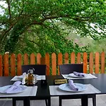 N'peze Hotel Ljaknasi
